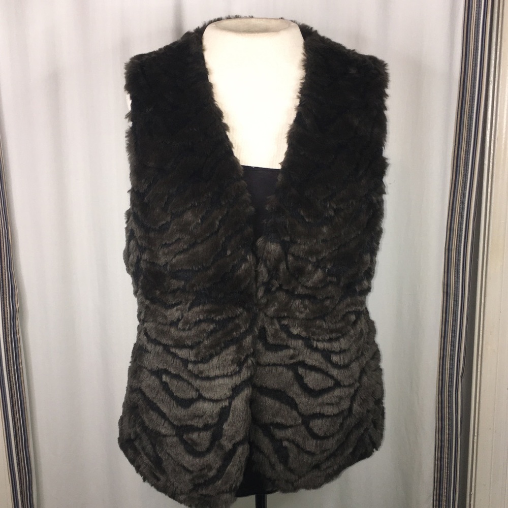 Dana Buchamn Faux fur vest